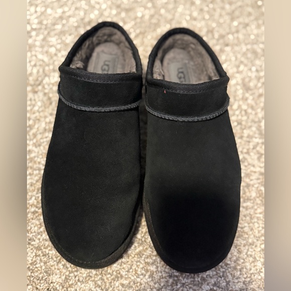 UGG CLASSIC SLIPPER - Picture 2 of 3